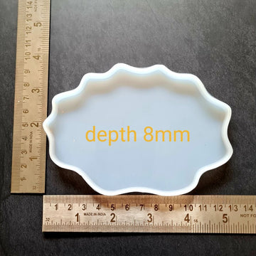 Zigzag oval coaster