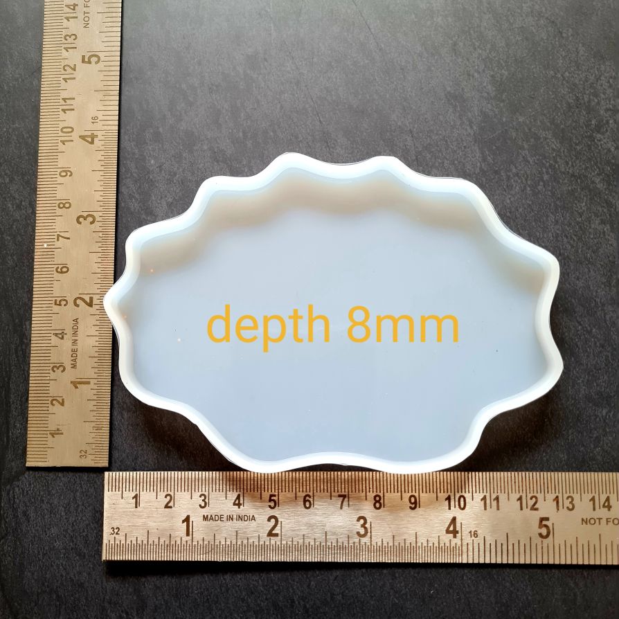 Zigzag oval coaster