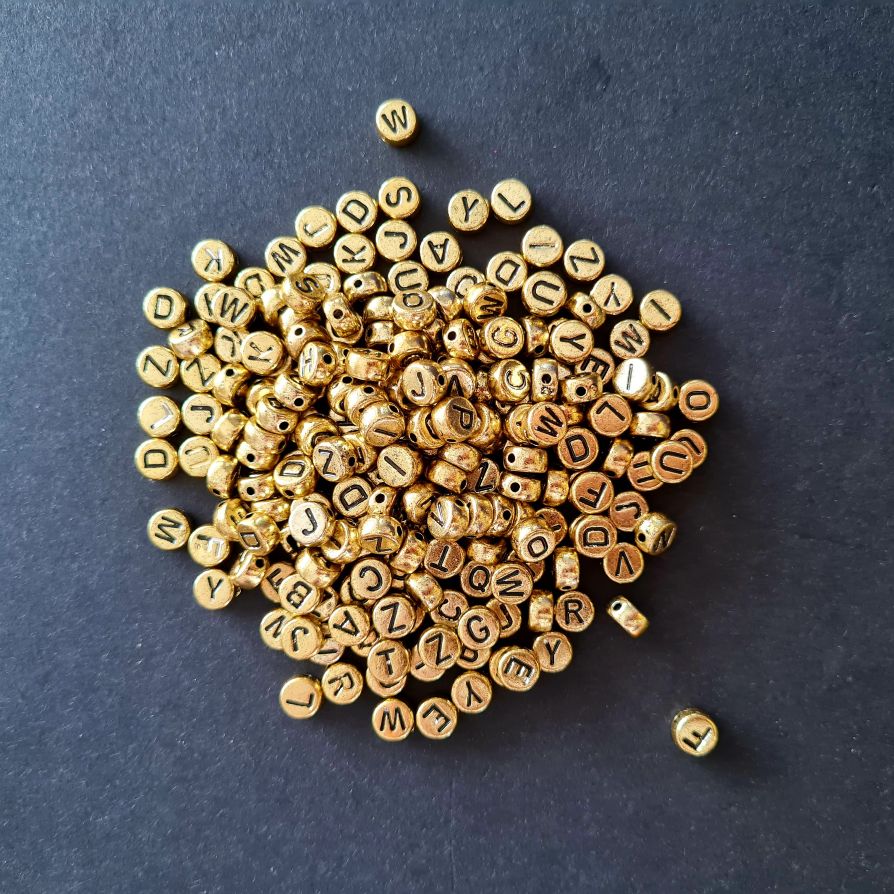 Alphabet Beads: Golden and black abc Round 20g