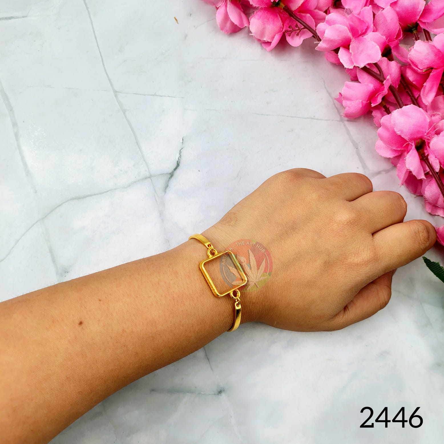 Golden bracelet bezel with lobster clasp - Square